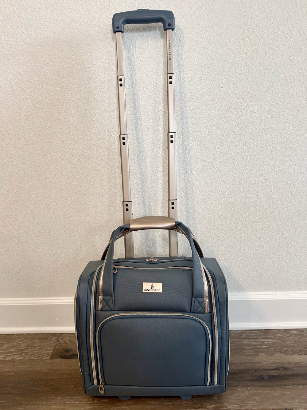 London Fog Under-the-Seat Carry-On Luggage  Bag Hartford II Collection Unisex - Picture 7 of 16